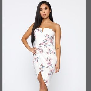 🚨 5 for $20 Fashion Nova Floral Keep Me Guessing Mid Dress XS